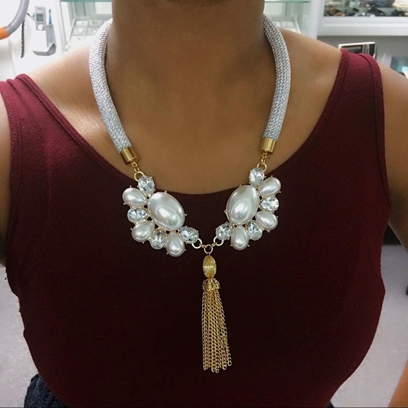 The GLAM GODDESS Statement Necklace - Picture 3 of 9